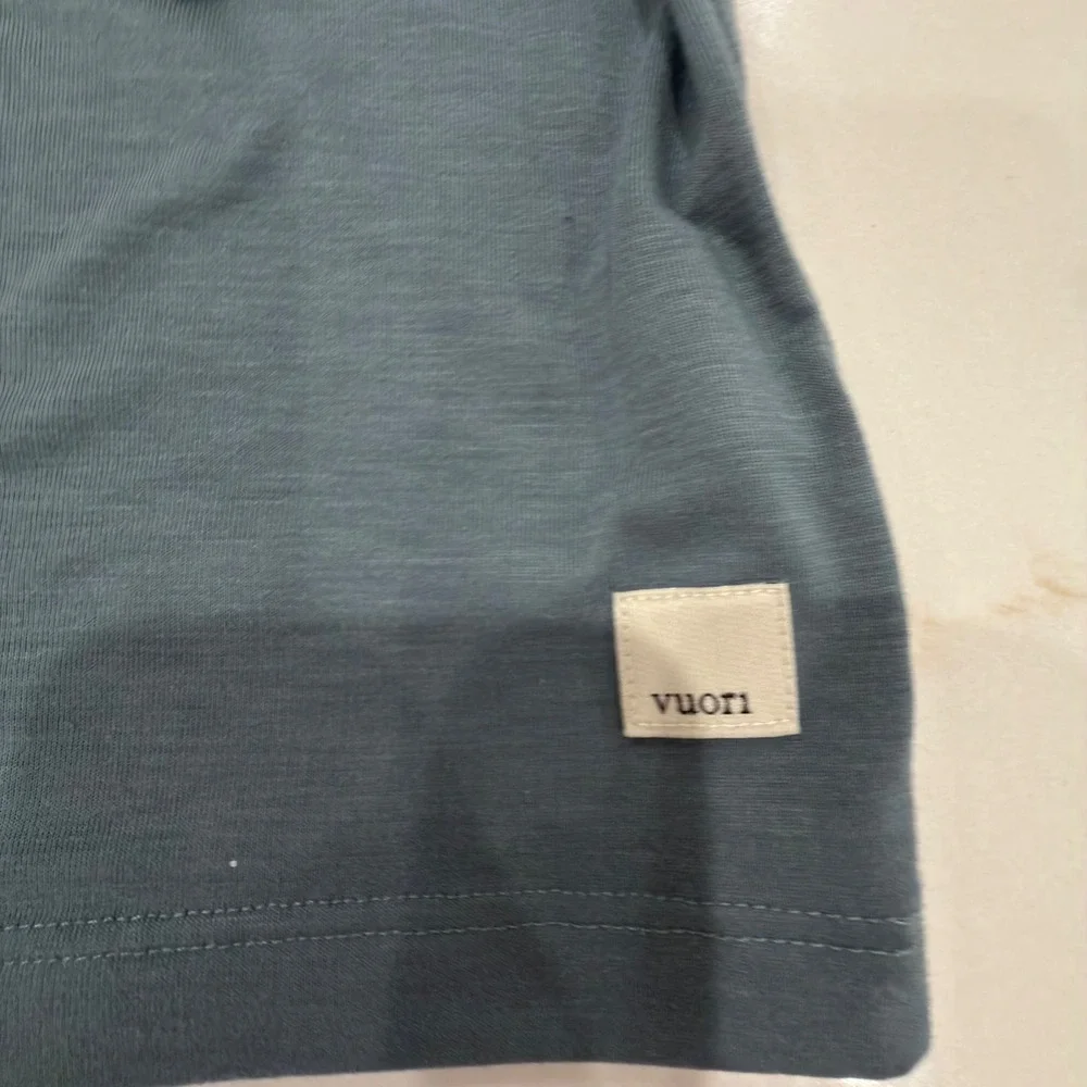 Vuori Strato Tech Tee Long Sleeve Mens Small Blue Grey Workout Top